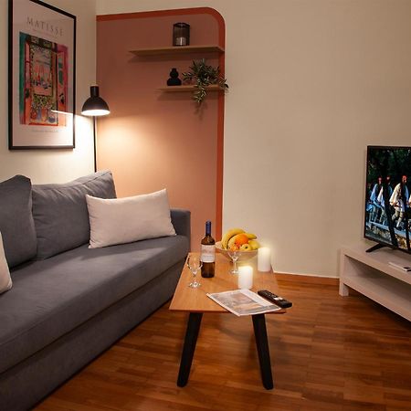 Aris123 By Smart Cozy Suites - Apartments In The Heart Of Athens - 5 Minutes From Metro - Available 24Hr Buitenkant foto